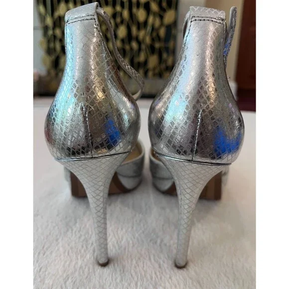 Michael Kors NEW Size 9 Tiegan Metallic Embossed Heel Sandal Silver Leather MK - Picture 13 of 16